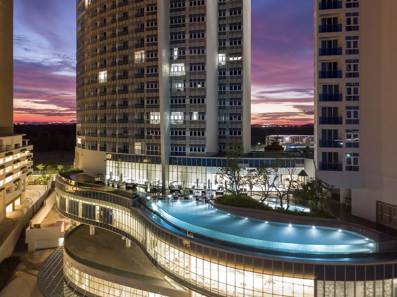 Pinetree Marina Resort Nusajaya  Bagian luar foto