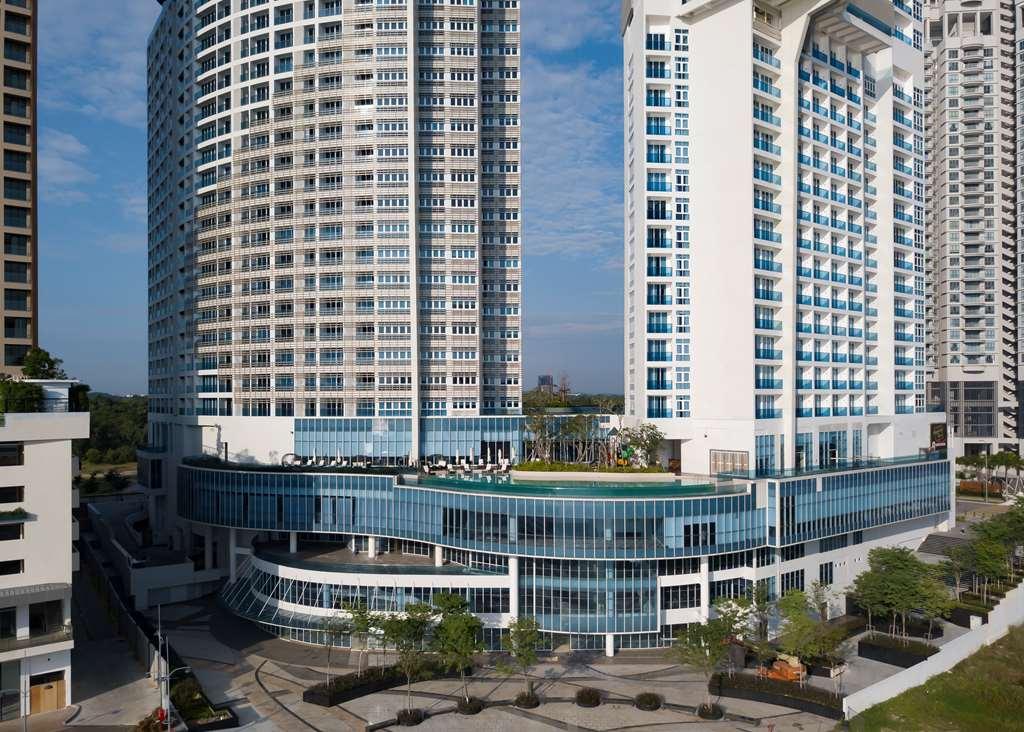 Pinetree Marina Resort Nusajaya  Bagian luar foto