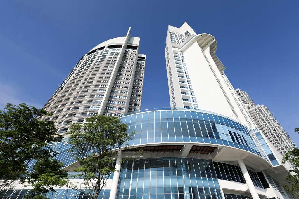 Pinetree Marina Resort Nusajaya  Bagian luar foto