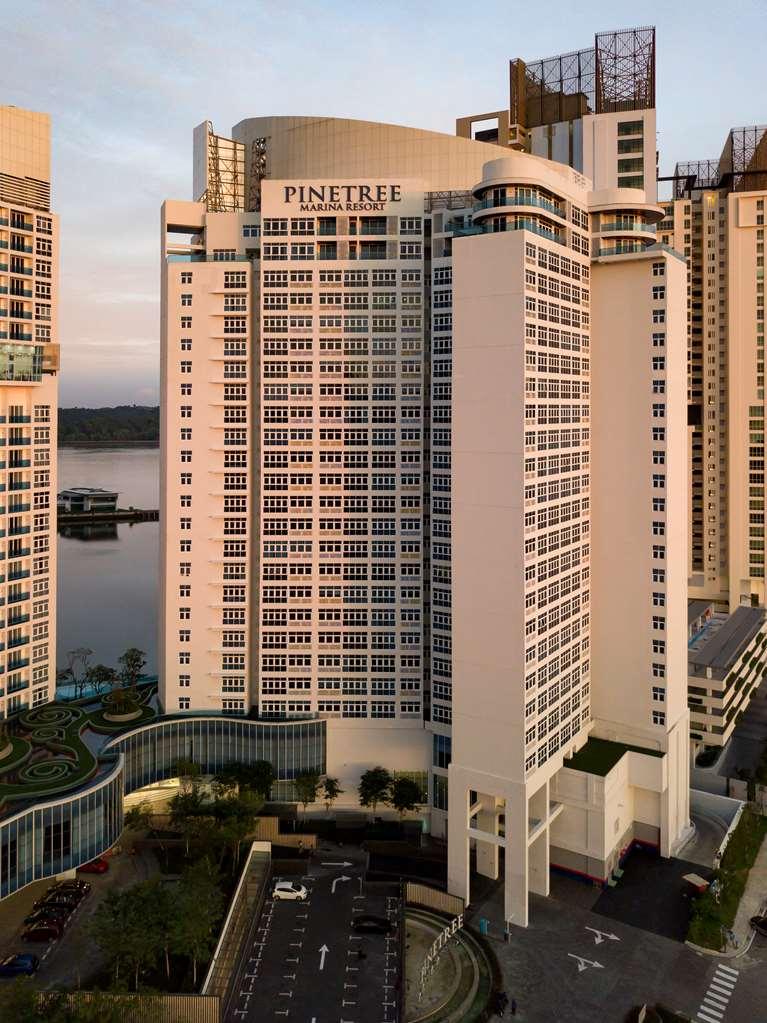 Pinetree Marina Resort Nusajaya  Bagian luar foto
