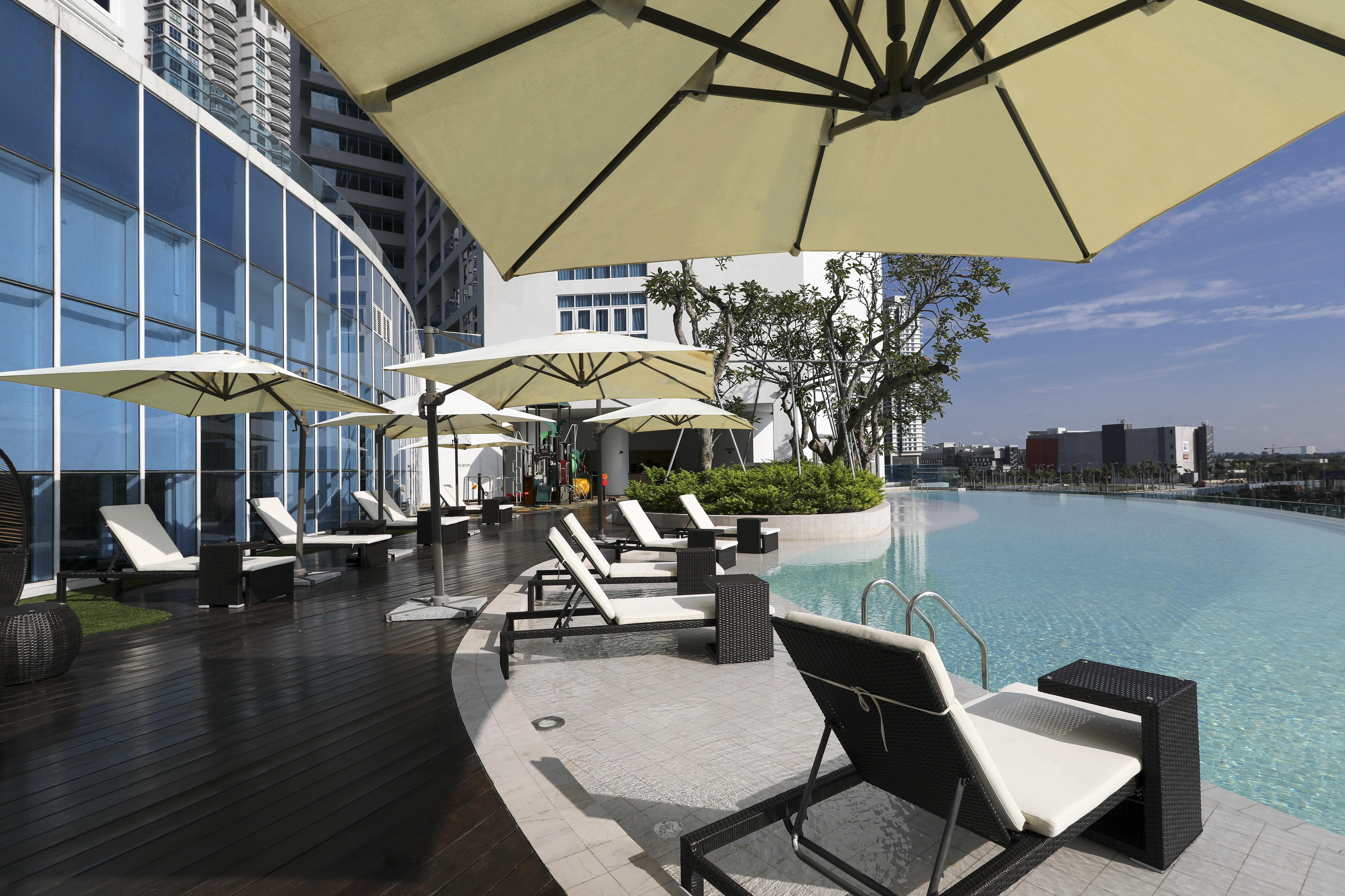 Pinetree Marina Resort Nusajaya  Bagian luar foto
