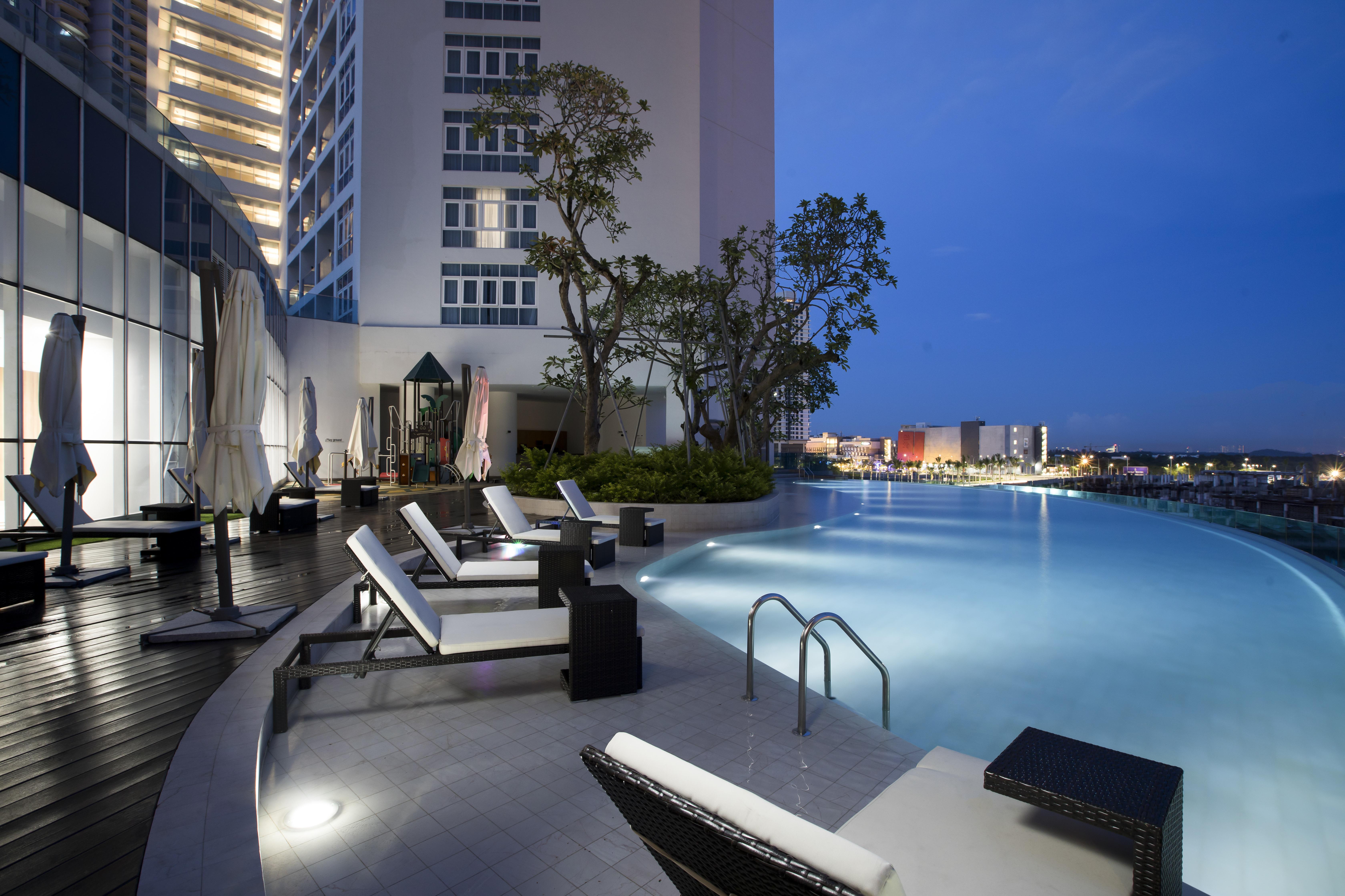 Pinetree Marina Resort Nusajaya  Bagian luar foto