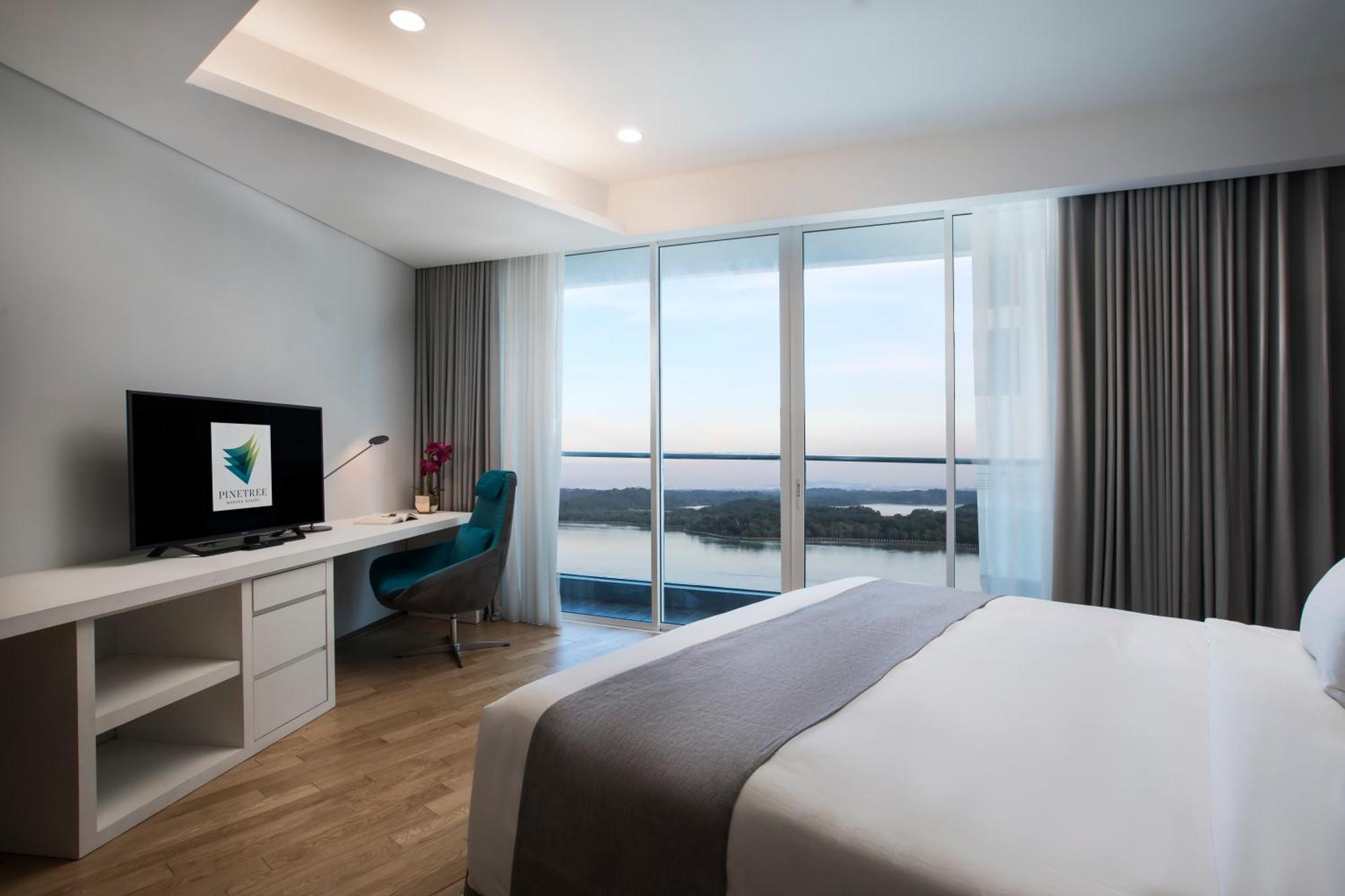 Pinetree Marina Resort Nusajaya  Bagian luar foto