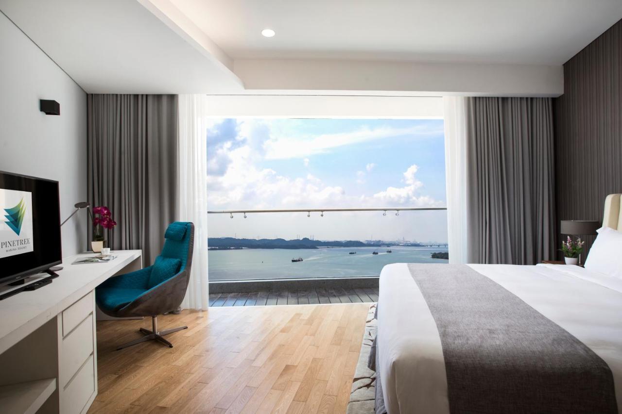 Pinetree Marina Resort Nusajaya  Bagian luar foto